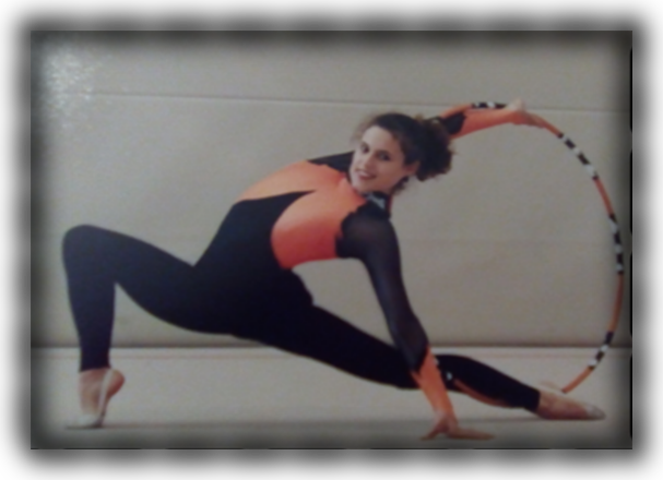 Alexandra bei einer Übung in der Rhythmischen Sportgymnastik